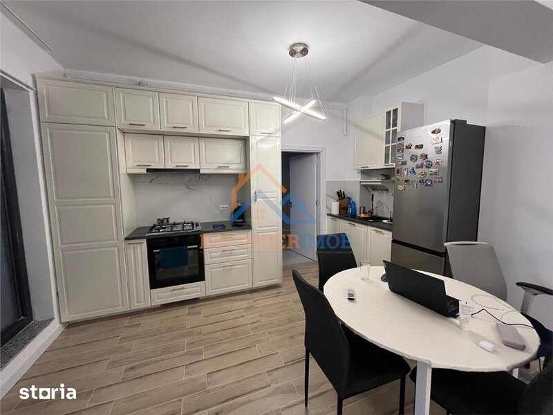 Titan Pallady vanzare 3 camere 76mp loc parcare